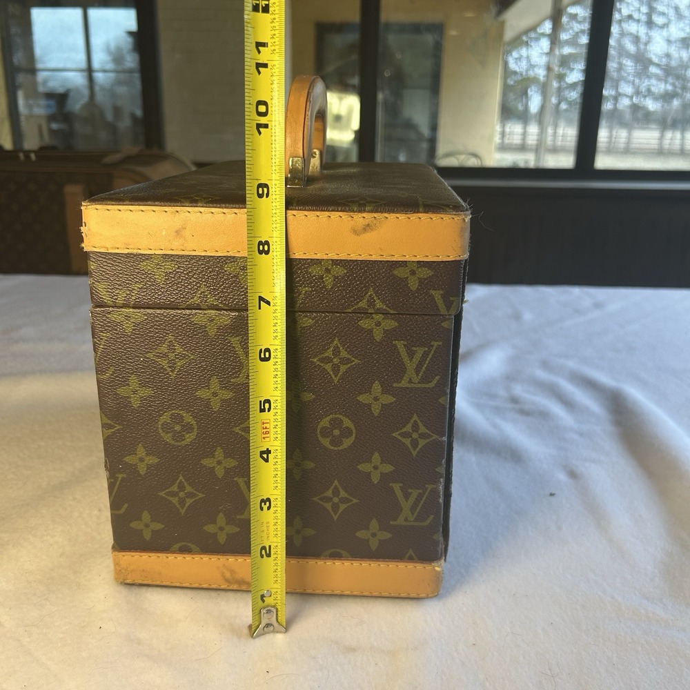 LOUIS VUITTON Vintage Monogram Cosmetic Box Trunk Bag Locks Handle Mirror - Picture 13 of 14